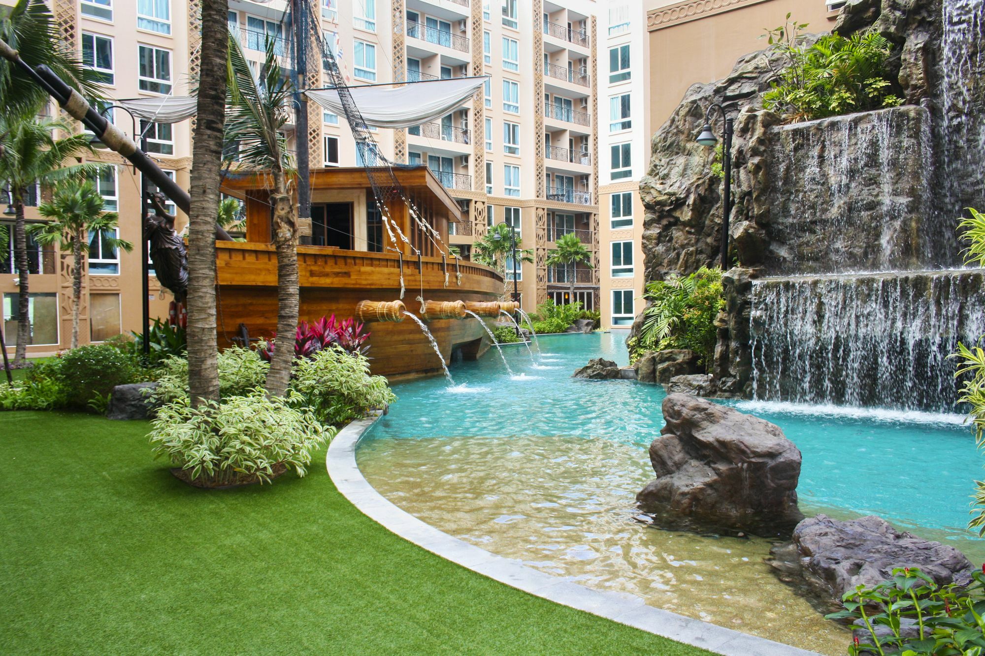 Atlantis Condo Resort Jomtien Beach Exteriör bild